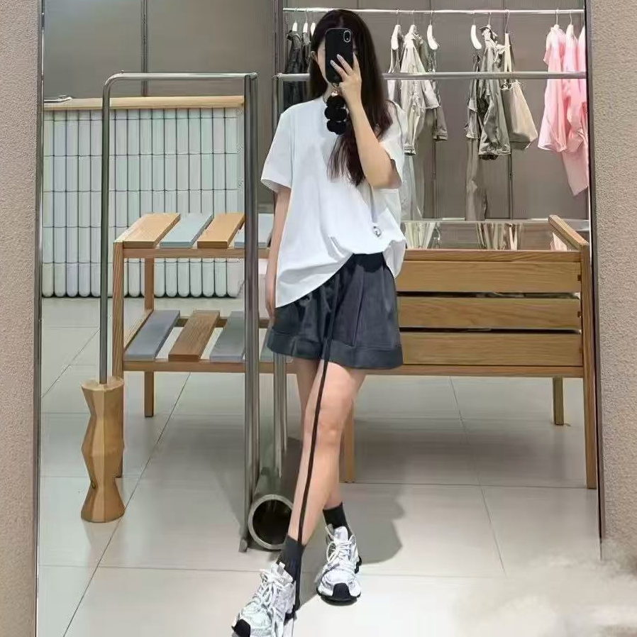 女士非常有型一颗扣子短袖夏季