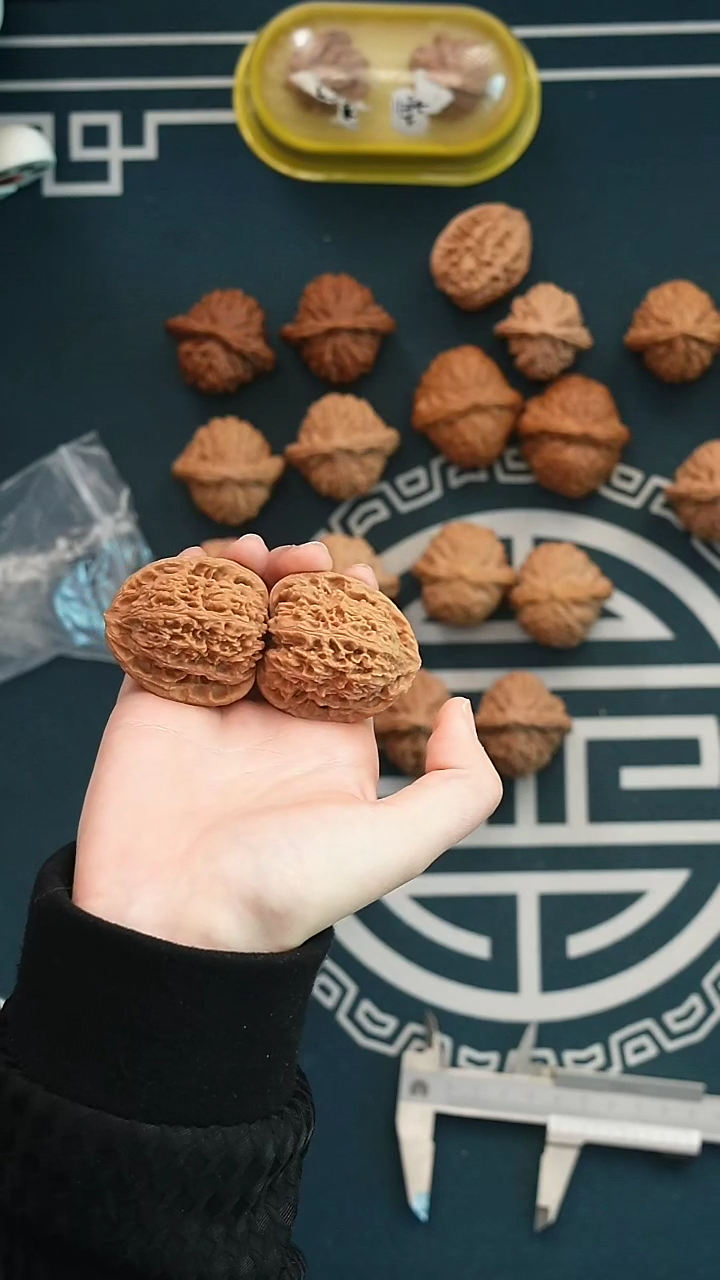 吊坠文玩核桃绒***绒南疆石41全