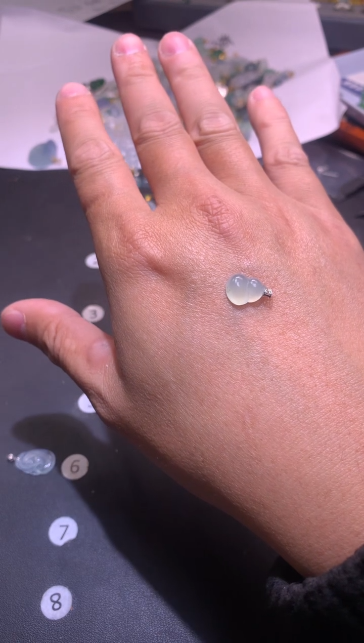 【闪购商品】翡翠吊坠(不含链)18K金镶嵌1