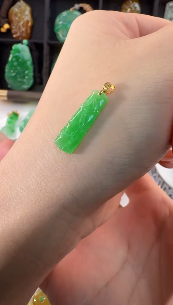 颈饰18K金镶嵌翡翠缅甸A货翡翠