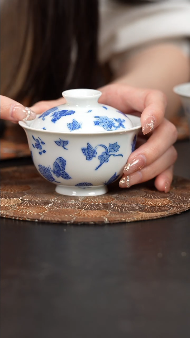 【闪购商品】杯看山柴窑青花蝴蝶盖碗