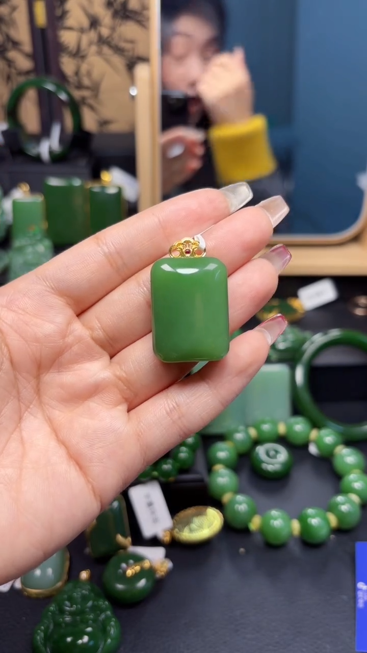 【闪购商品】和田玉（碧玉）吊坠(赠链)18K金镶嵌1