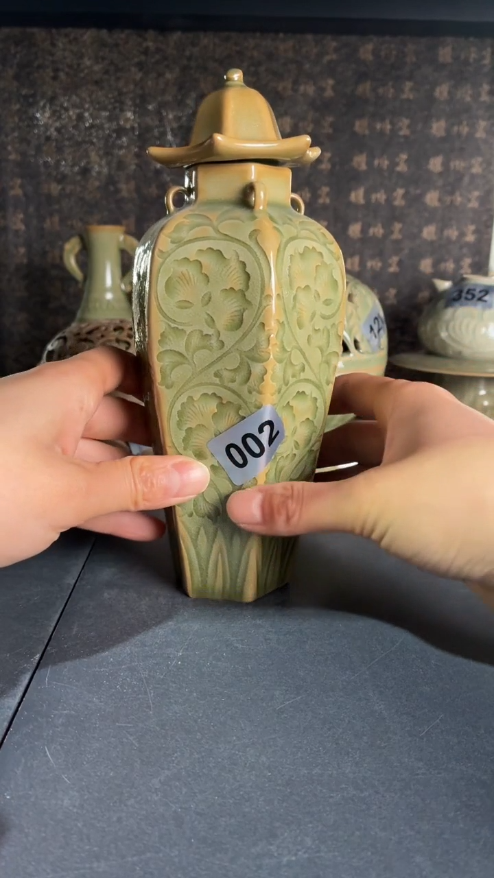 耀州窑仰山六棱瓶微瑕002