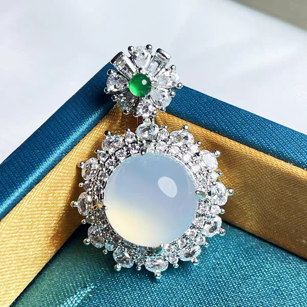 精致小巧镶嵌玉髓吊坠配链玛瑙项链子女款锁骨链吊坠