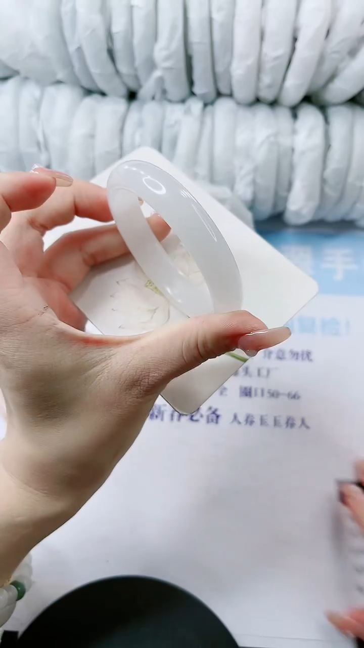 【闪购商品】石英质玉手镯未镶嵌多样性发货L142