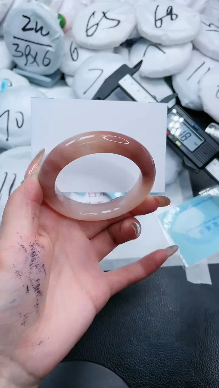 【闪购商品】石英质玉手镯未镶嵌9S318-52