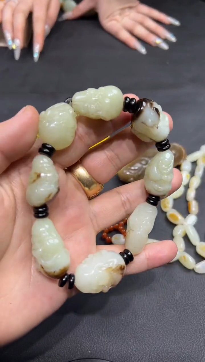 颈饰未镶嵌和田玉笑**云5