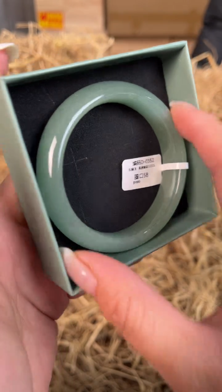 未镶嵌手镯石英质玉D-0352