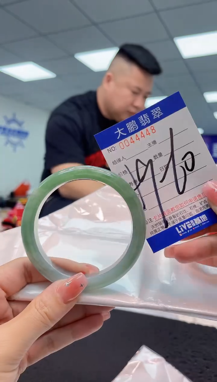 【闪购商品】翡翠手镯未镶嵌AAAAAAAAAA