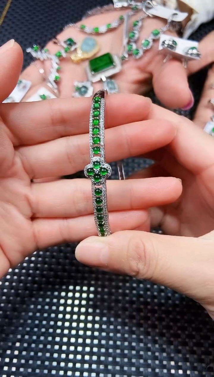 【闪购商品】翡翠手镯未镶嵌11111111