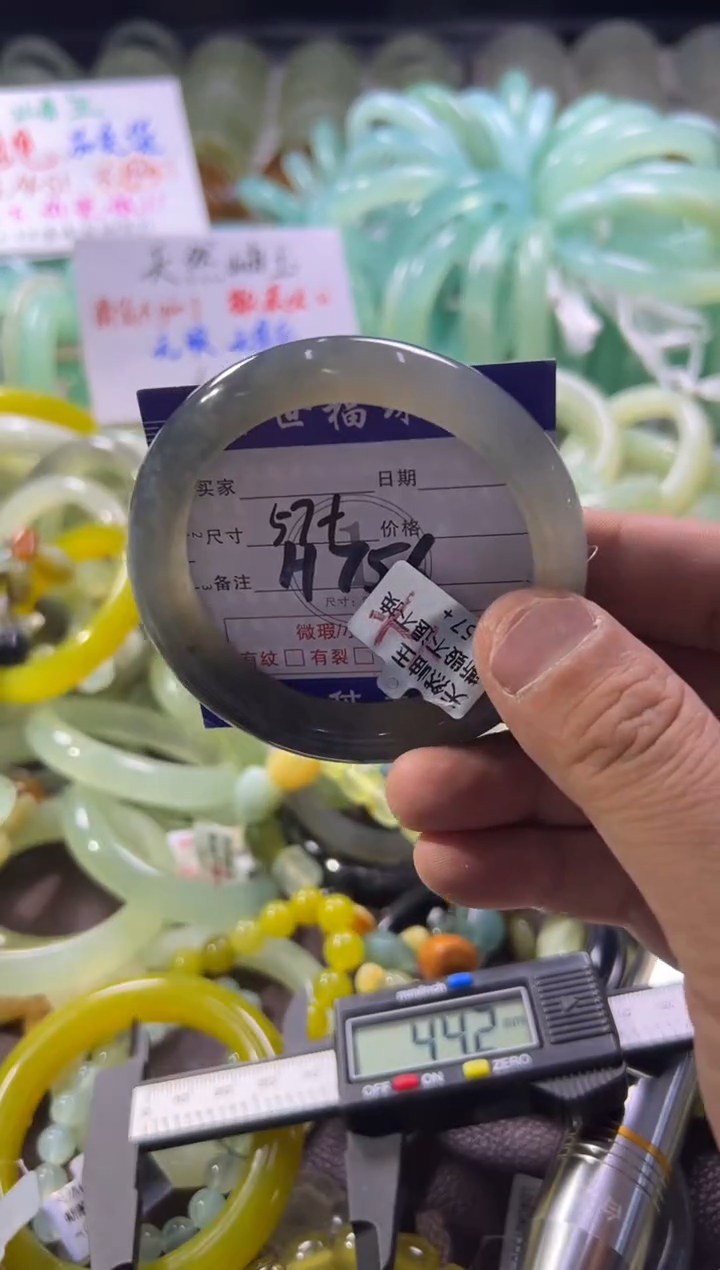 未镶嵌蛇纹石玉手镯1