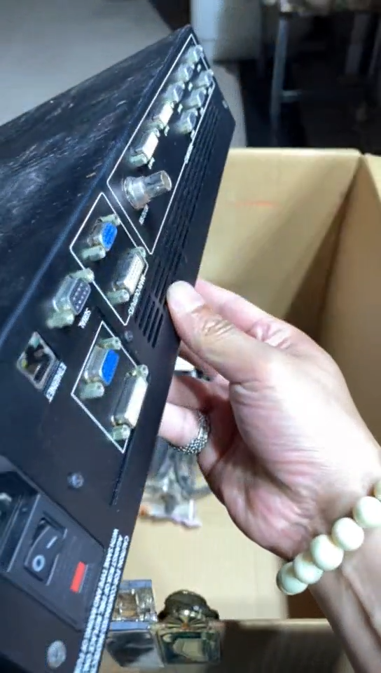 8新中古商品，瑕疵品，不保好坏。805