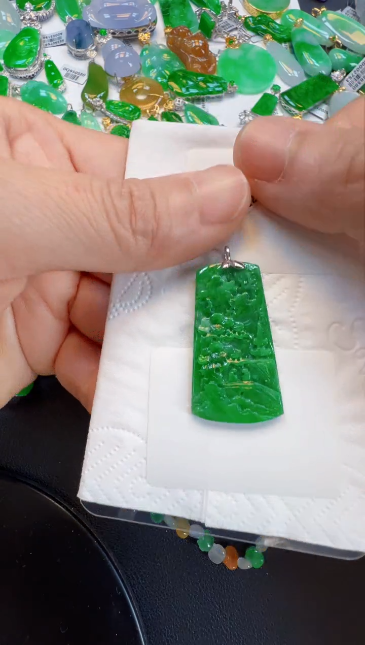 【闪购商品】翡翠吊坠(不含链)18K金镶嵌680