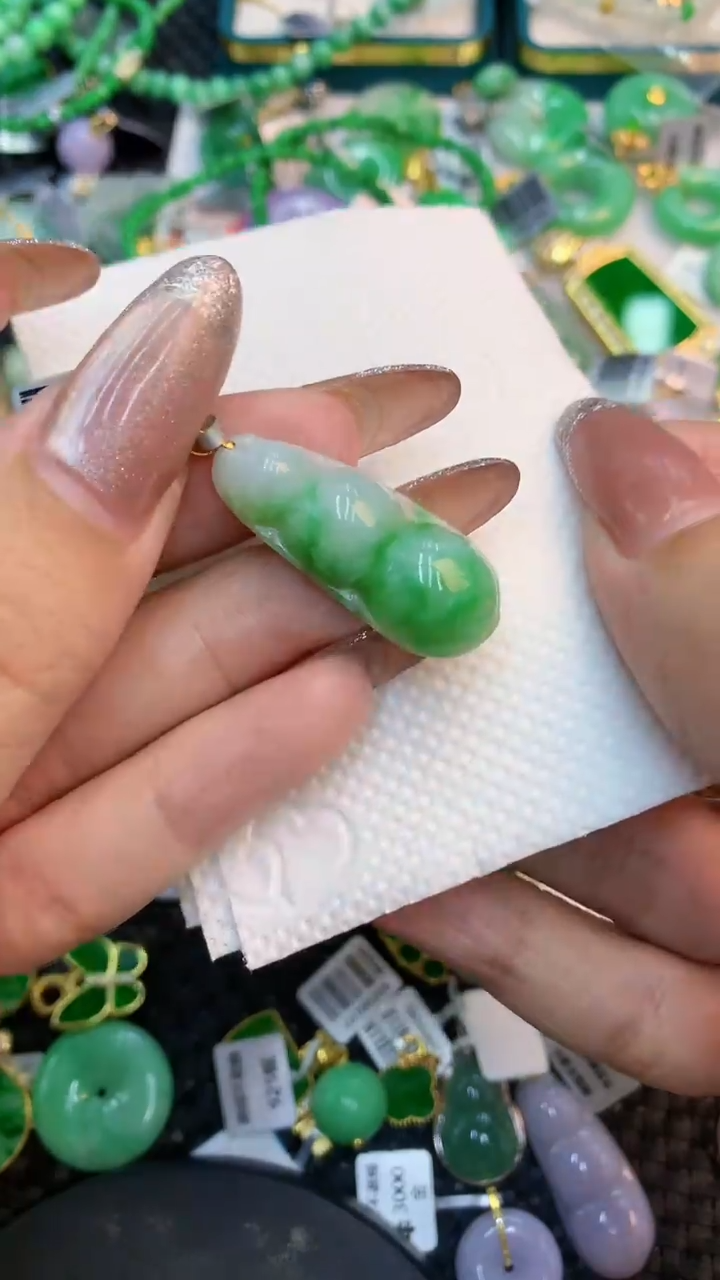 颈饰未镶嵌翡翠1