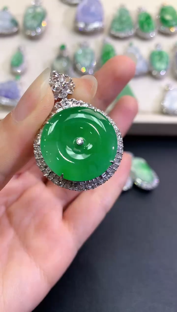 【闪购商品】翡翠颈饰18K金镶嵌C71   