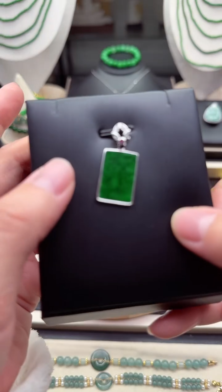 【闪购商品】翡翠吊坠(不含链)银S925镶嵌【海莎一口翠】翡翠挂件1