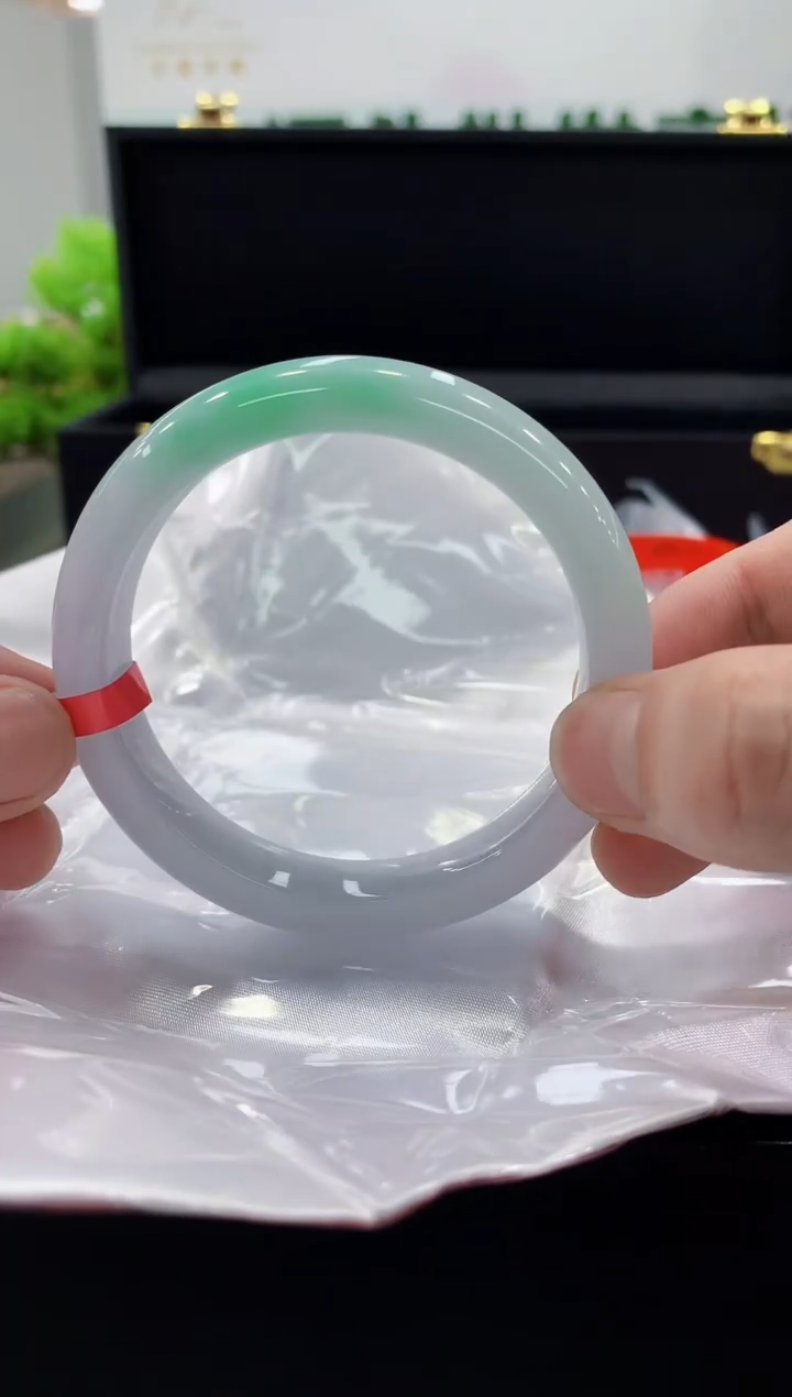 翡翠手镯未镶嵌手镯