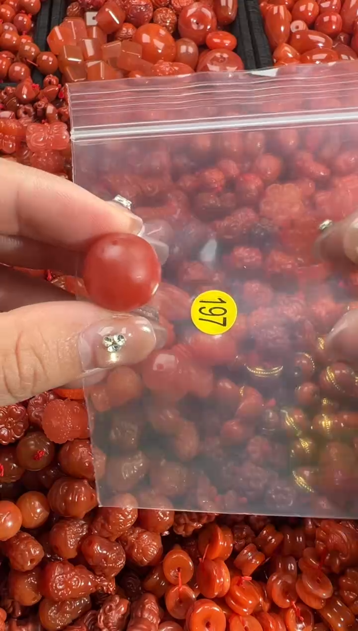 南红玛瑙未镶嵌颈饰1