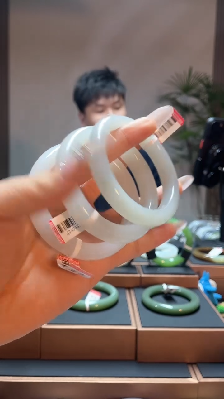 【闪购商品】和田玉手镯未镶嵌烟紫53-60多样性发一