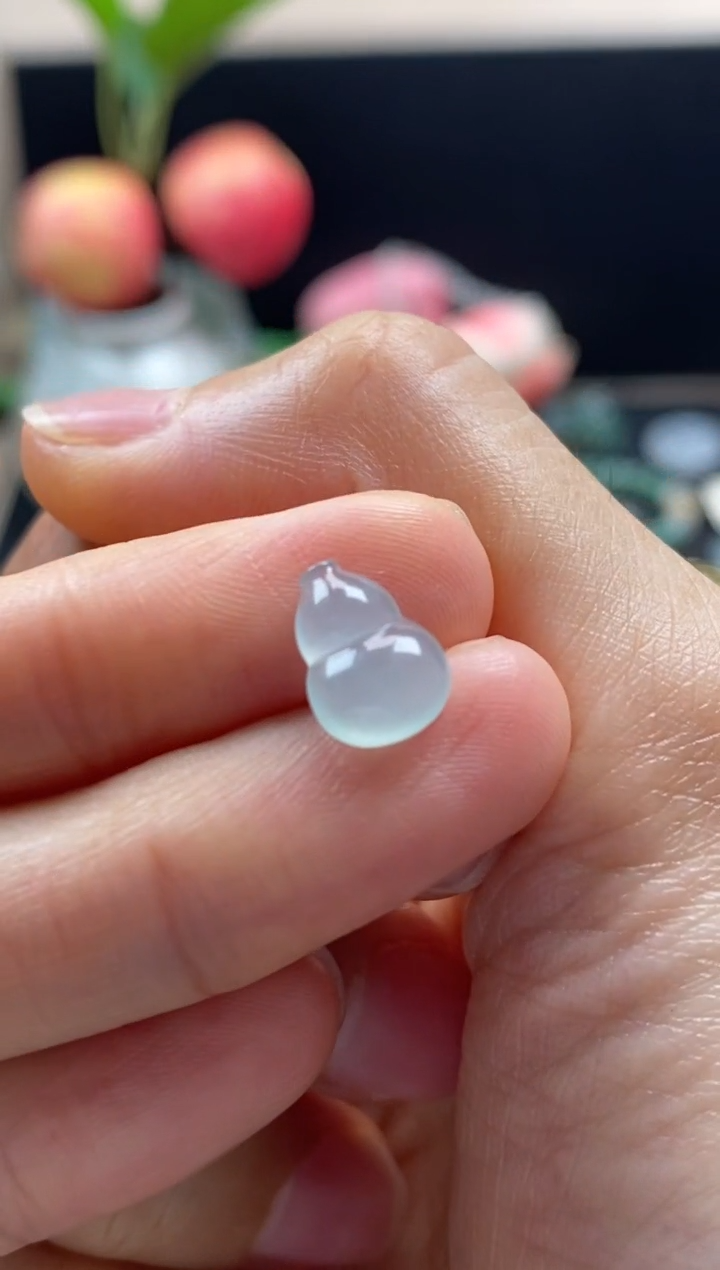 翡翠未镶嵌颈饰翡翠晴底葫芦