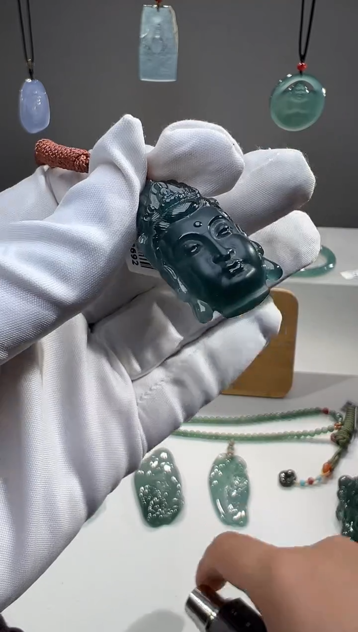 吊坠(不含链)未镶嵌翡翠佛头