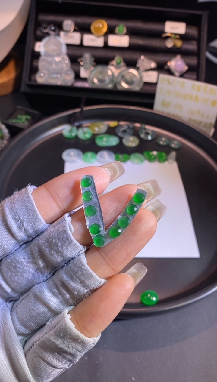 【闪购商品】翡翠挂件未镶嵌切割