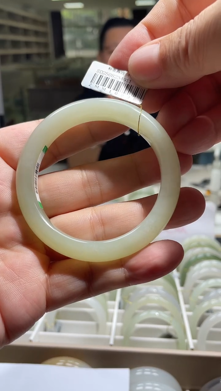 未镶嵌手镯和田玉56圈口 2468