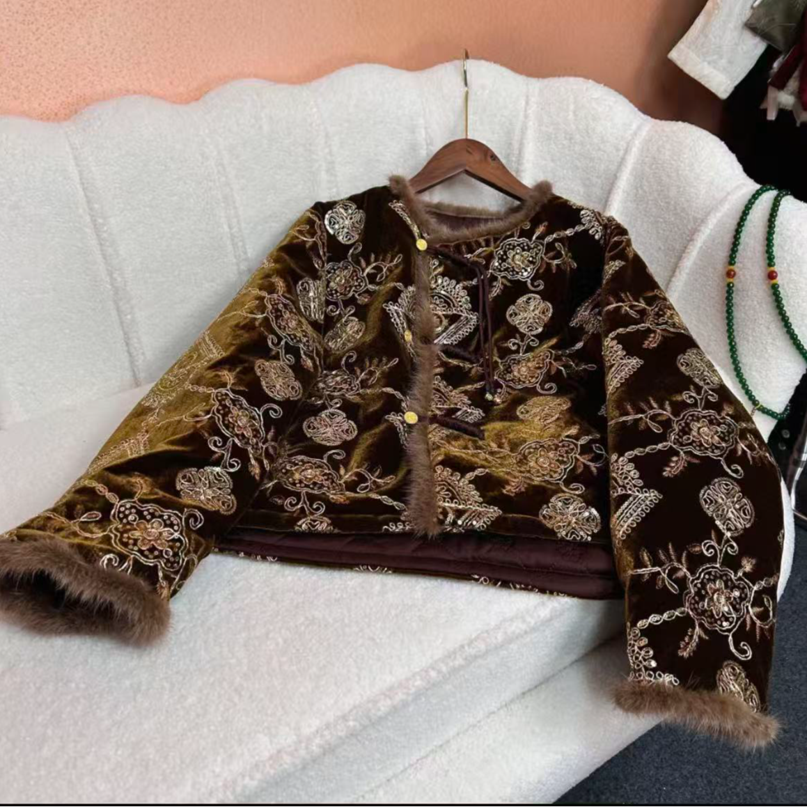 慢调巴黎~新中式国风轻奢手工串珠丝绒水貂毛领外套JS90