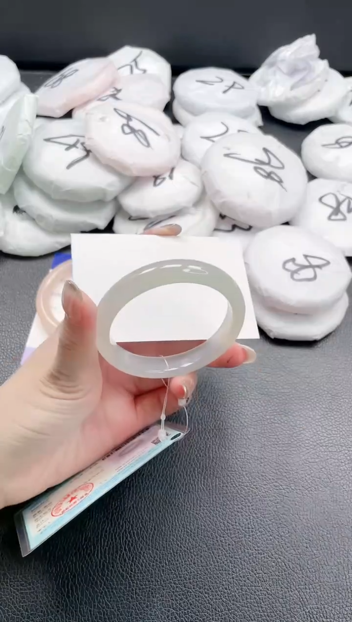 【闪购商品】石英质玉手镯未镶嵌26J133-53