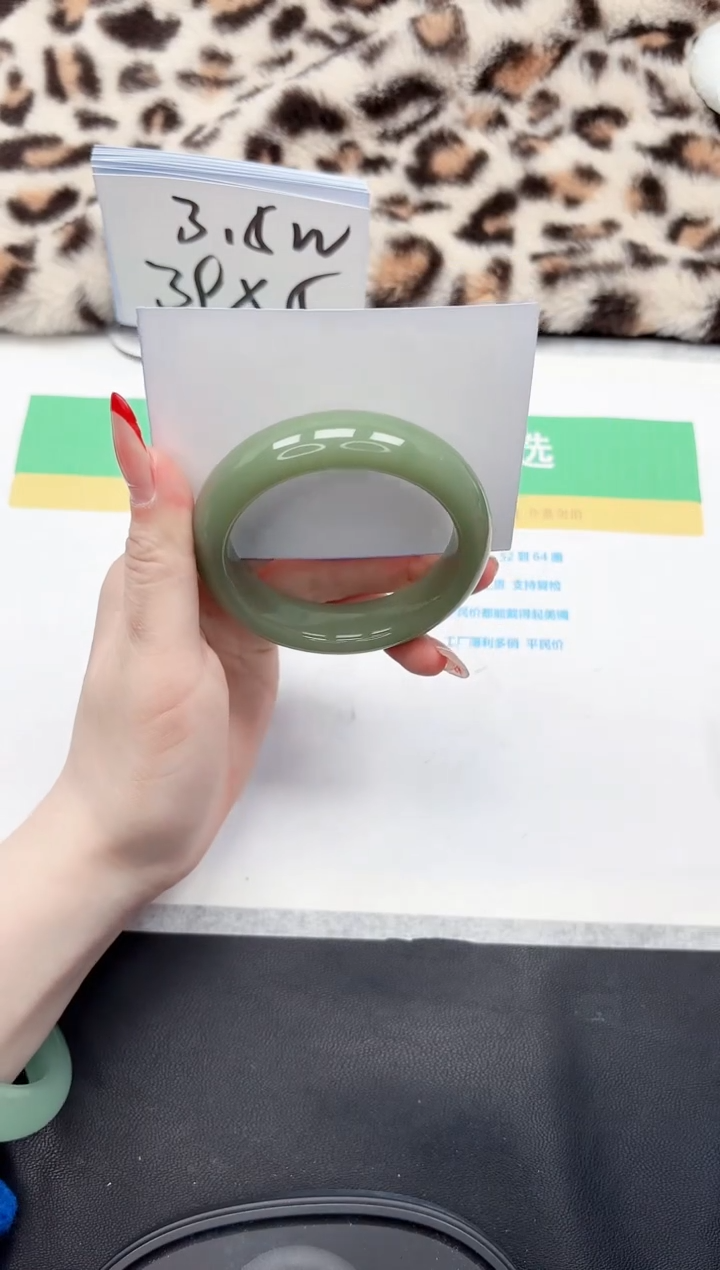 【闪购商品】石英质玉手镯未镶嵌398-56