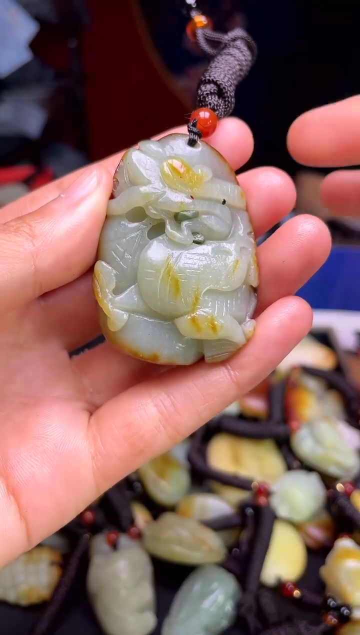 和田玉未镶嵌颈饰1