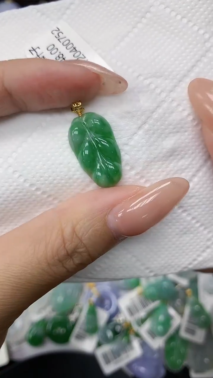 颈饰18K金镶嵌翡翠1111111111111