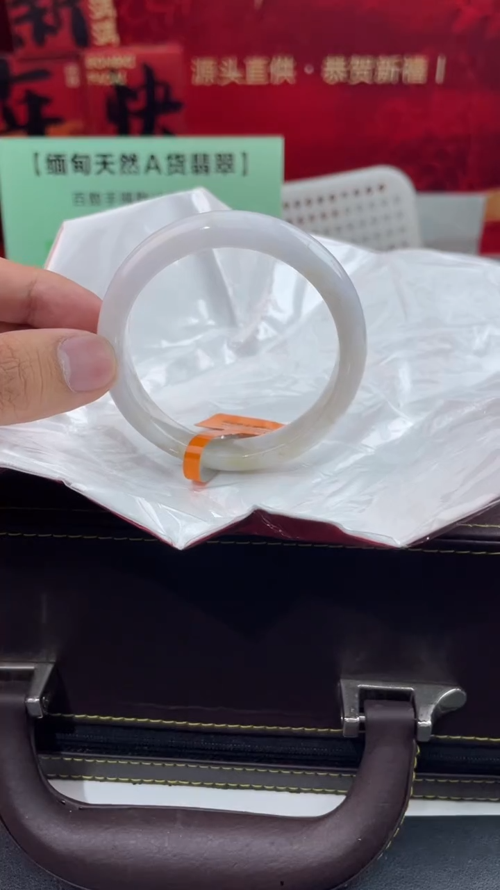 【闪购商品】翡翠手镯未镶嵌22翡翠手镯（微瑕）