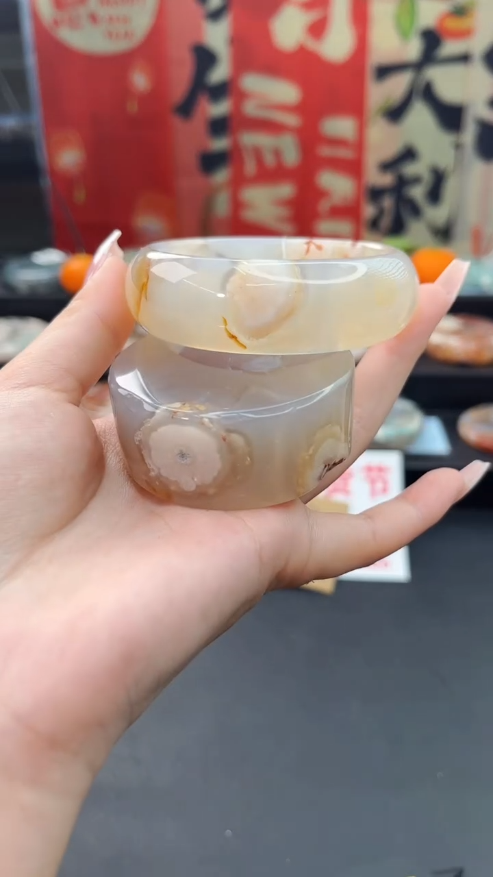 【闪购商品】石英质玉手镯未镶嵌赠送镯心（圈口）无证书57