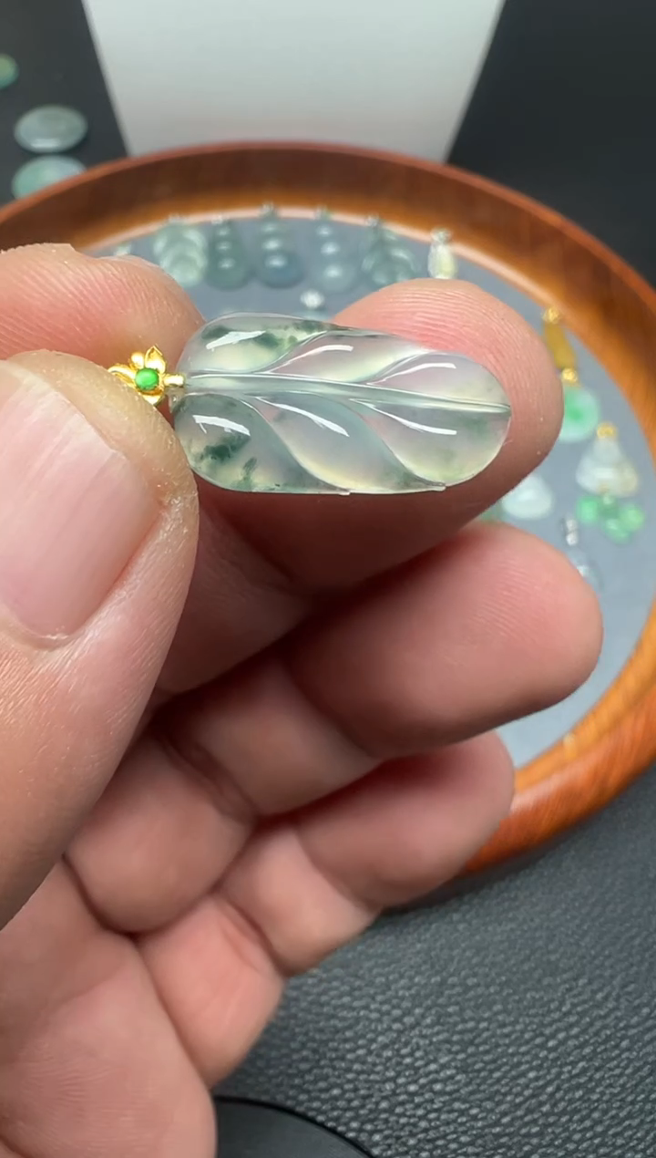 颈饰18K金镶嵌翡翠（59号）纯天然A货缅甸翡翠 叶子锁骨吊坠