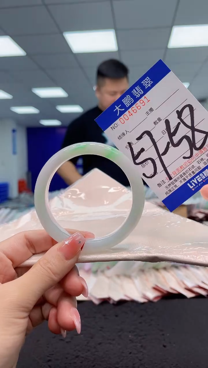【闪购商品】翡翠手镯未镶嵌AAAAAAAAAA