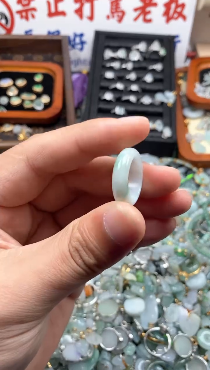 【闪购商品】翡翠颈饰未镶嵌哥哥