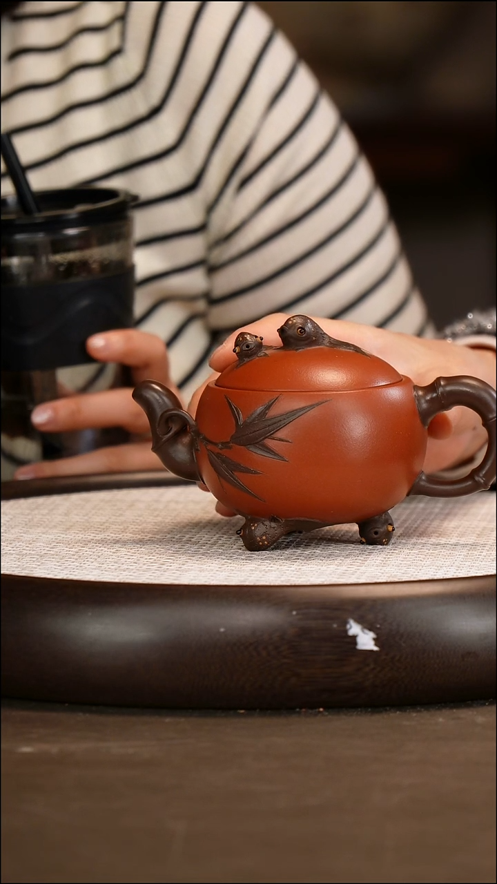 茶壶紫砂【张杏娟】大红泥 年年有余  280cc