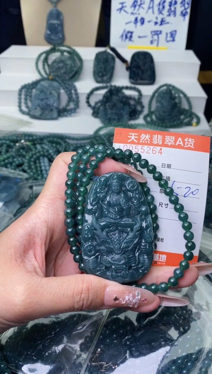 【闪购商品】翡翠颈饰未镶嵌··········