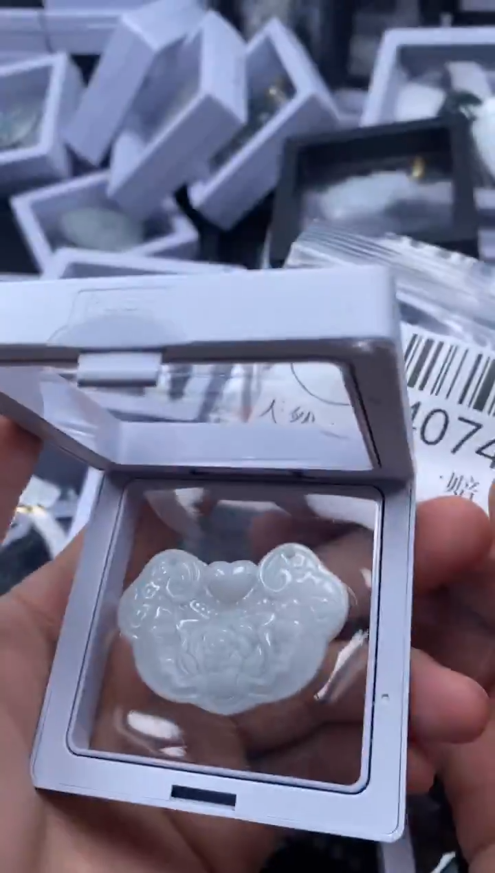 吊坠(不含链)未镶嵌翡翠4074