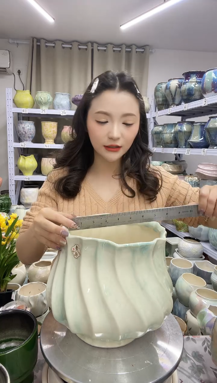 【花盆链接】  高 ： 22口：18