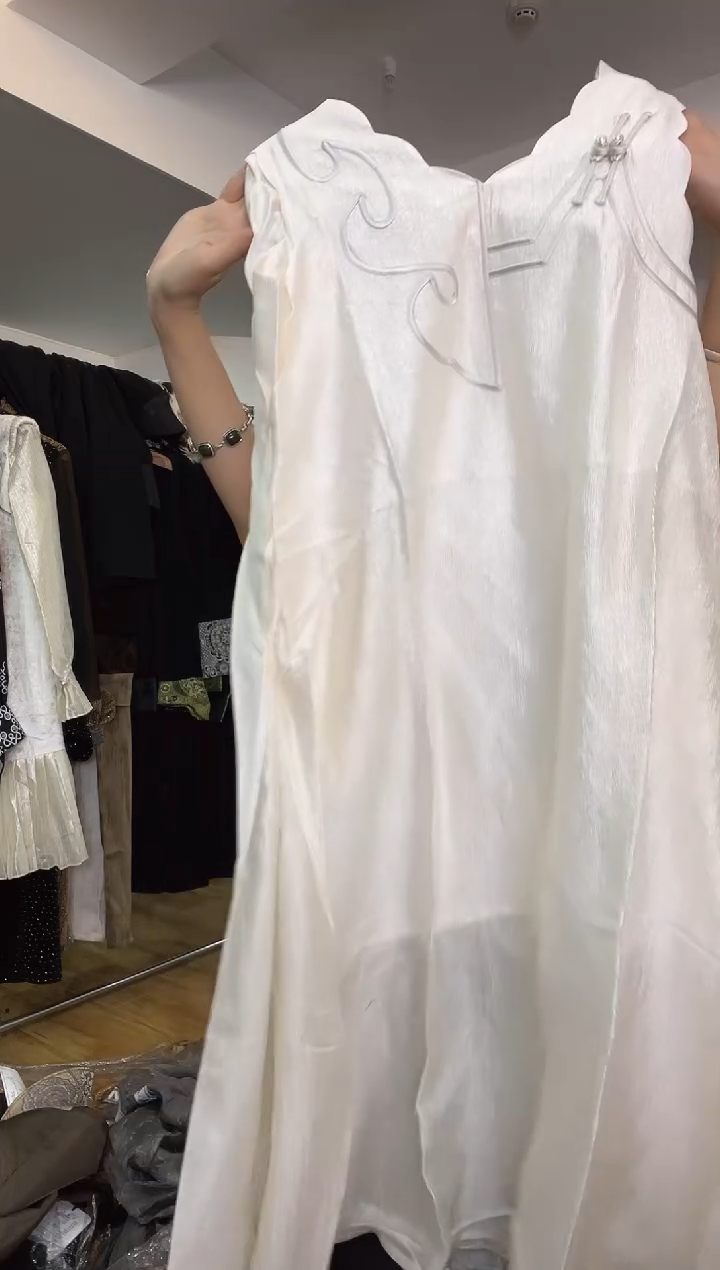 吊带裙       S码         120斤   