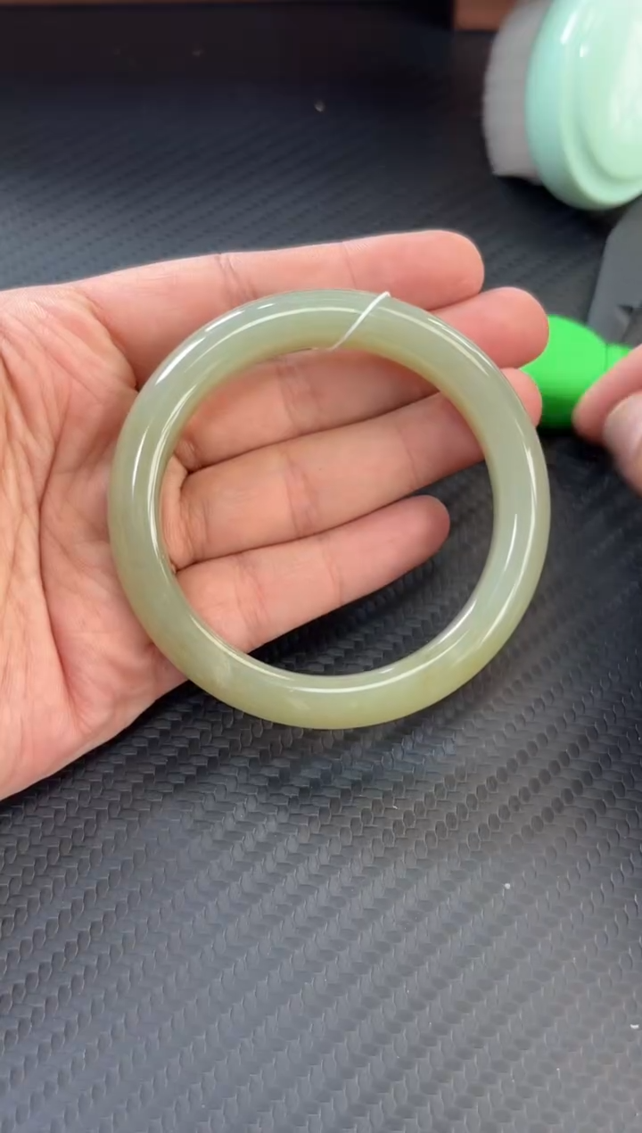 未镶嵌手镯和田玉且末微色差近矿53+j m k