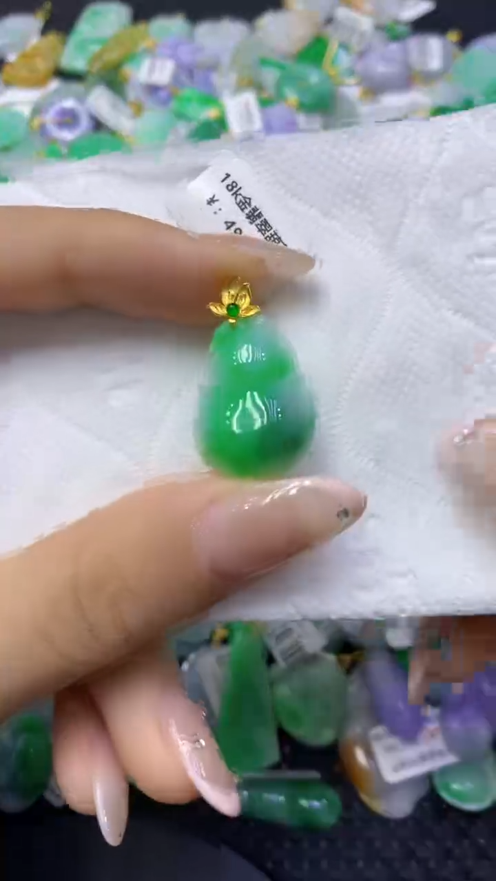 颈饰18K金镶嵌翡翠天然缅甸翡翠A货