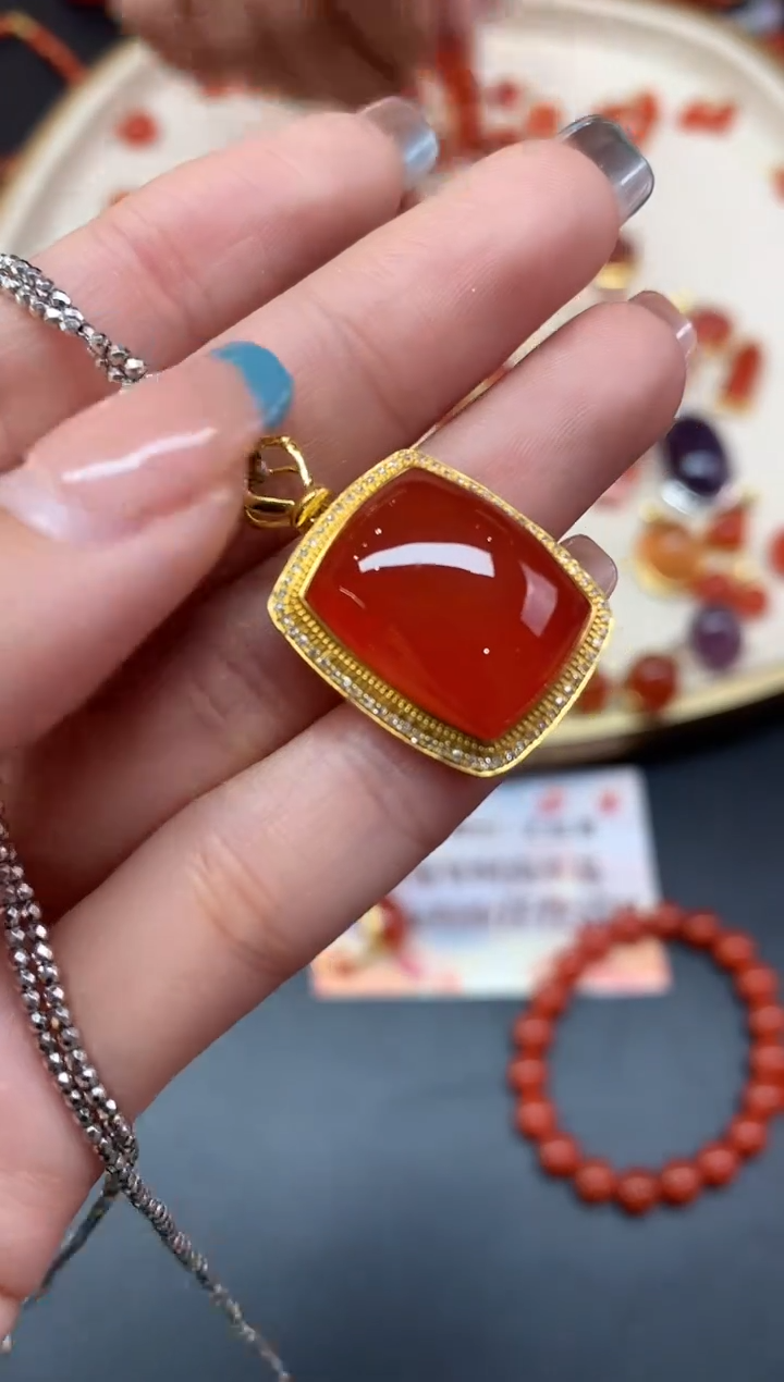 【闪购商品】南红玛瑙吊坠18K金镶嵌吊坠A25|3800