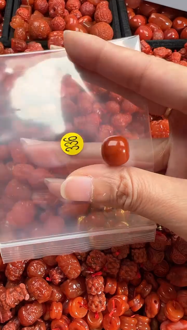 南红玛瑙未镶嵌颈饰1