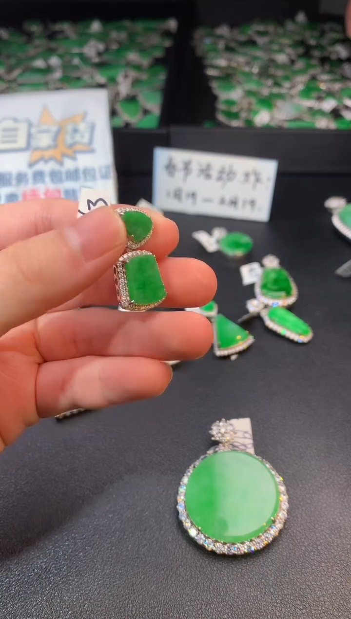 【闪购商品】翡翠颈饰银S925镶嵌翡翠