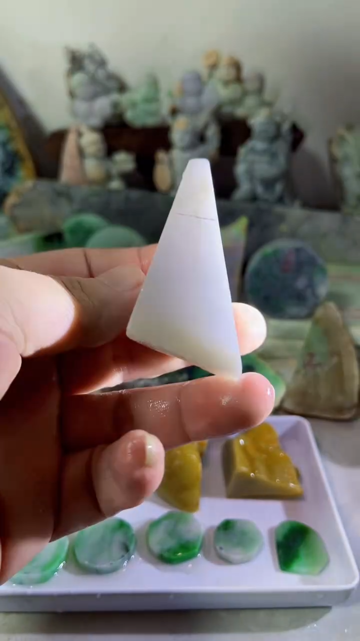 【闪购商品】翡翠吊坠(不含链)未镶嵌A360