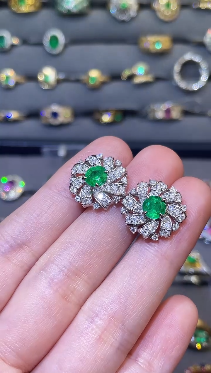 【闪购商品】祖母绿耳饰18K金镶嵌1.56ct