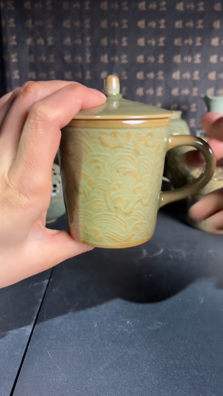 耀州窑仰山青釉落花流水咖啡杯微瑕